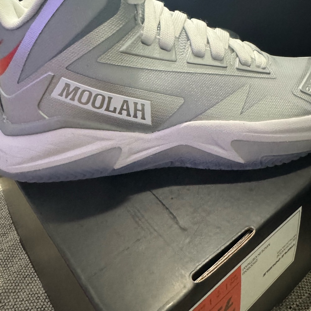 Moolah Women’s Basketball Shoes Size 7.5 - Picture 5 of 9